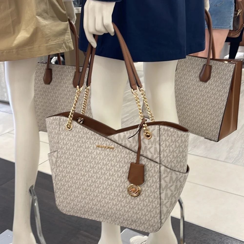 Michael Kors Jet Set Travel Large Chained Tote Shoulder Bag MK Vanilla
NWT - Picture 4 of 16